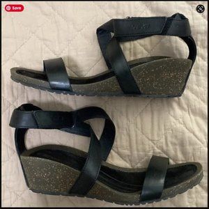 Teva cabrillo leather wedge sandal size 9